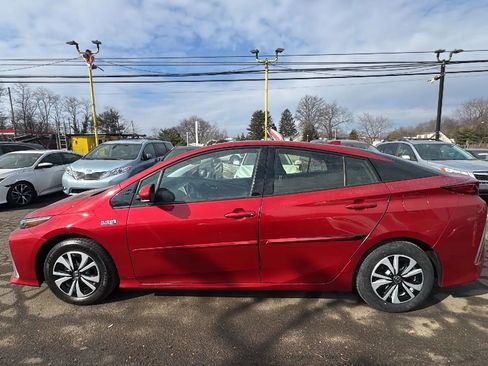 Used 2018 Toyota Prius Prime Plus w/ Carpet Mat Package image 8