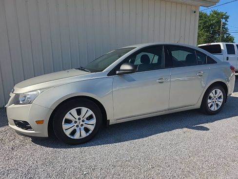Used 2014 Chevrolet Cruze LS FWD image 10