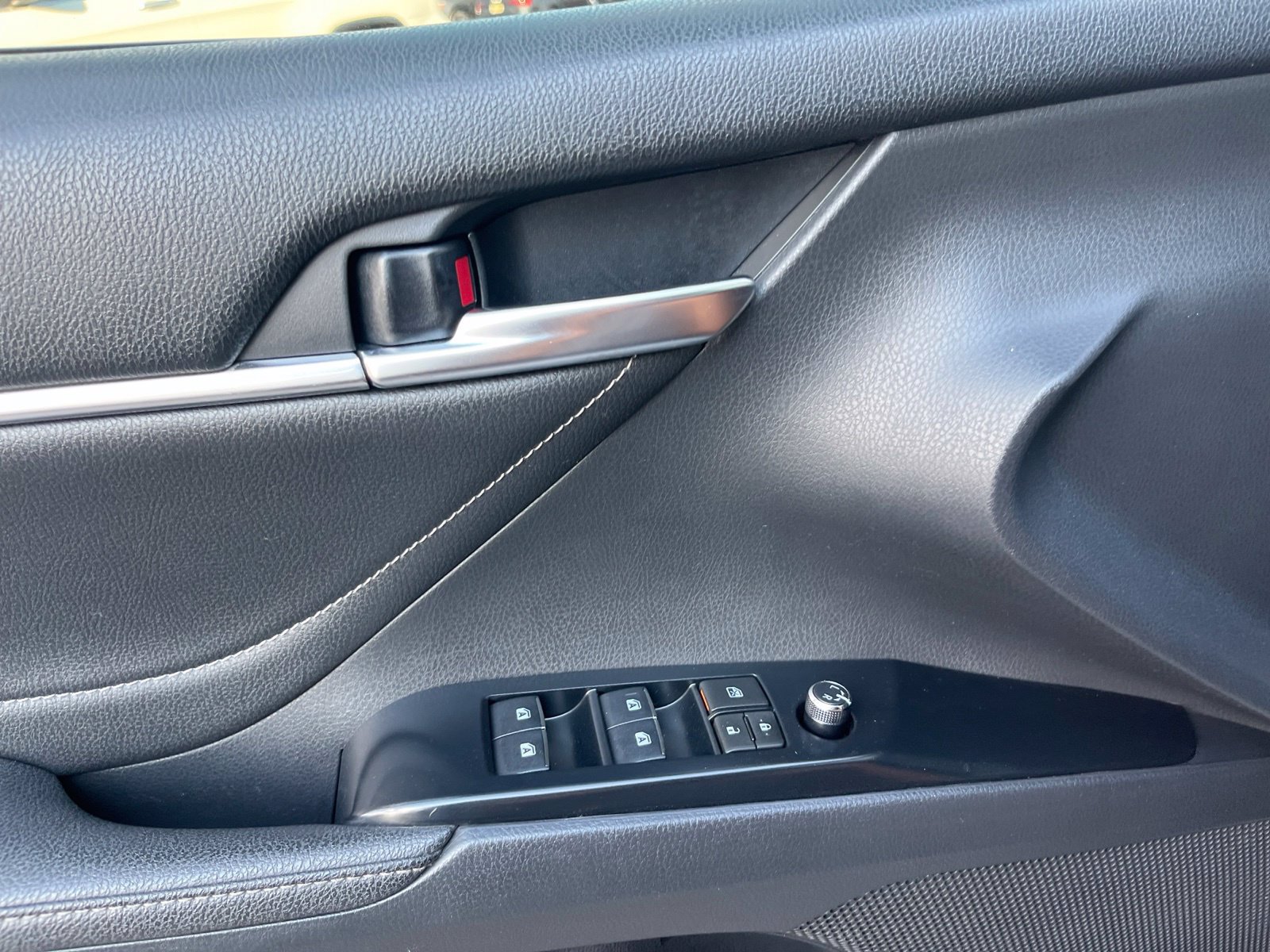 Used 2018 Toyota Camry XSE FWD image 13