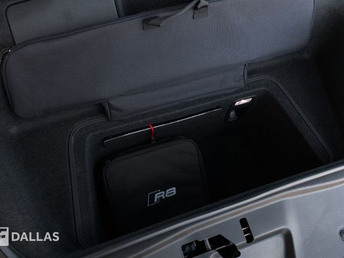 Used 2021 Audi R8 V10 w/ Premium Package image 30