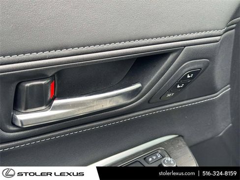 Used 2023 Toyota Venza Limited image 21