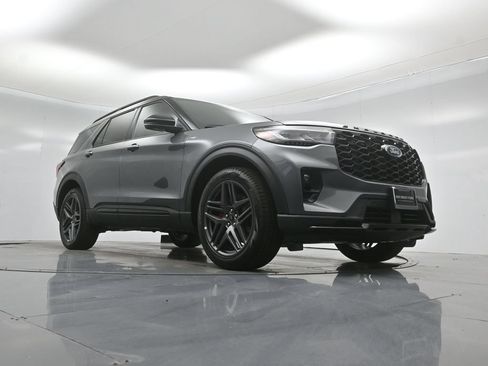 New 2026 Ford Explorer ST-Line w/ ST-Line Street Pack RWD image 45