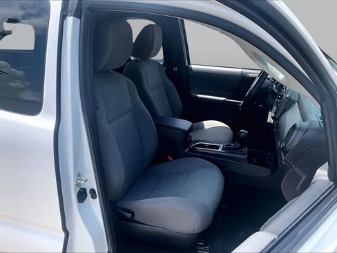 Used 2022 Toyota Tacoma SR RWD image 9