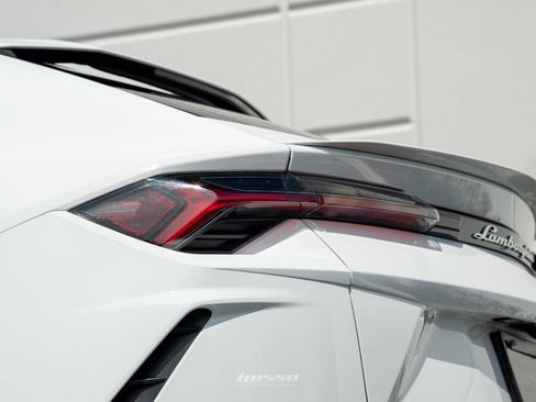 Used 2021 Lamborghini Urus image 22