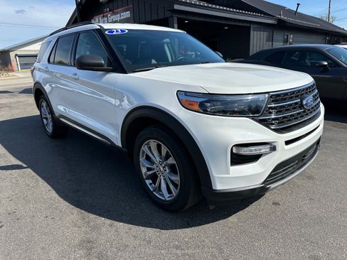 Used 2023 Ford Explorer XLT w/ Equipment Group 202A AWD/4WD image 3