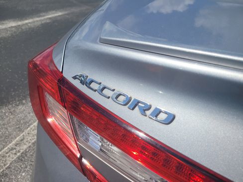 Used 2018 Honda Accord Sport image 11
