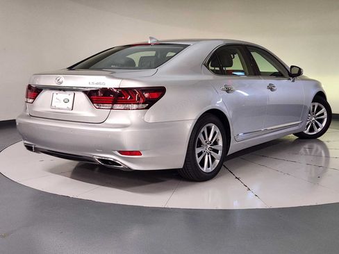 Used 2016 Lexus LS 460 w/ Comfort Package RWD image 2
