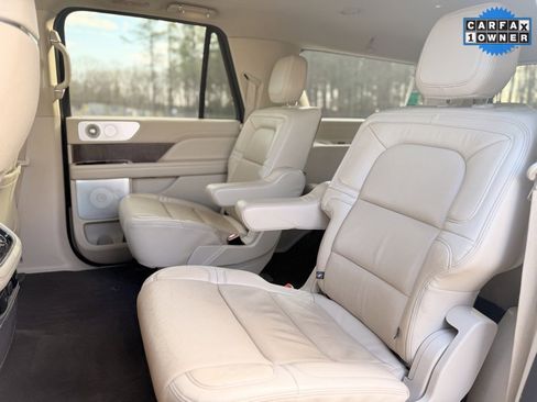Used 2020 Lincoln Navigator L Reserve w/ Luxury Package image 16