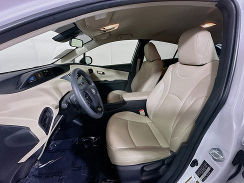 Used 2021 Toyota Prius XLE image 12
