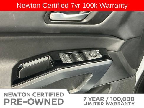 Used 2025 Nissan Pathfinder SL FWD image 39