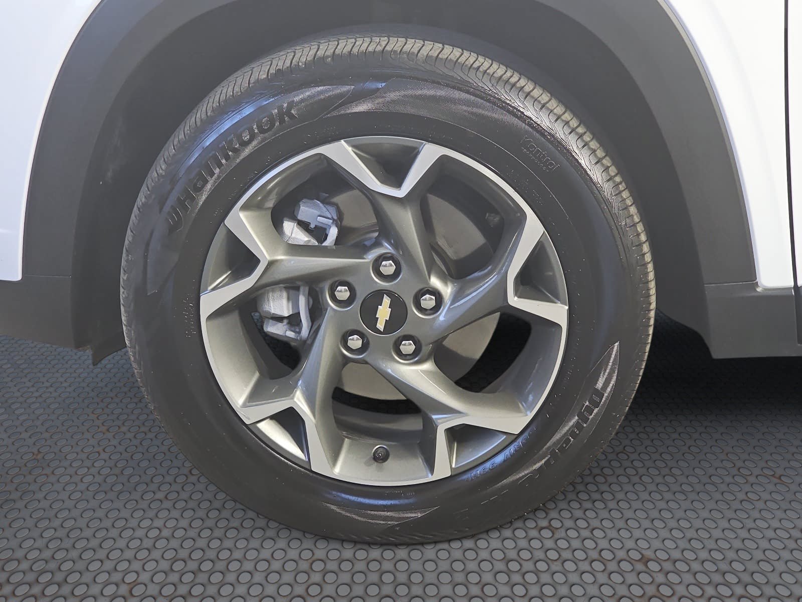 Used 2025 Chevrolet Trax LT FWD image 26