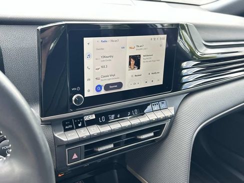 Used 2025 Toyota Camry SE w/ Convenience Package FWD image 22