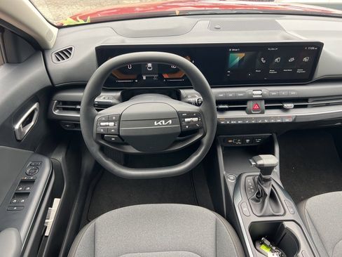 New 2025 Kia K4 LXS image 10