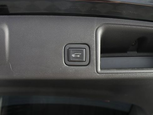 Used 2023 GMC Terrain SLE w/ Driver Convenience Package image 19