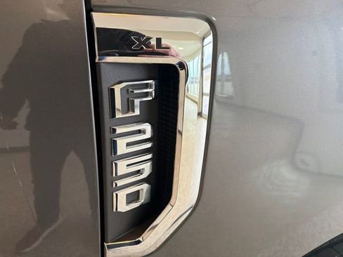 Used 2022 Ford F250 XL w/ Power Equipment Group AWD/4WD image 7