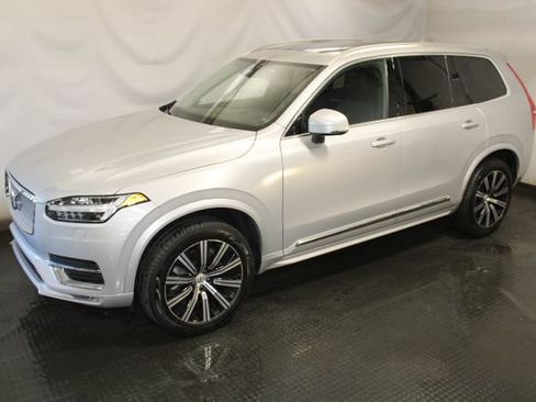 Used 2024 Volvo XC90 B5 Core w/ Climate Package AWD/4WD image 2