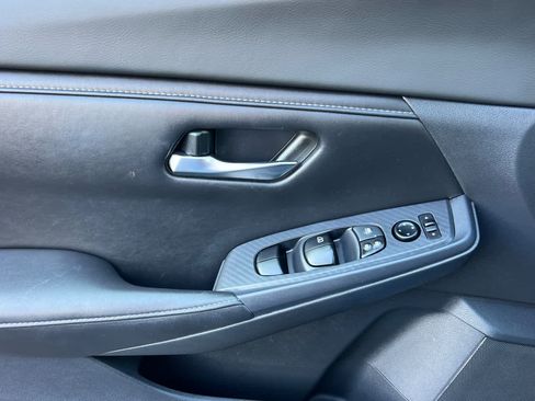 Used 2022 Nissan Sentra SV image 12