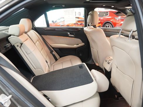 Used 2010 Mercedes-Benz E 350 Sedan image 34