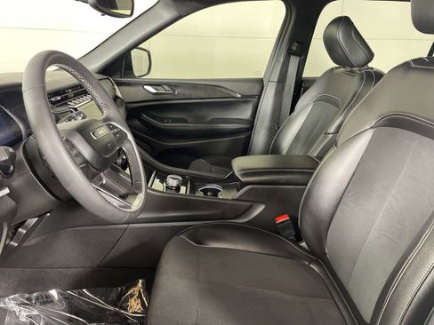 Used 2024 Jeep Grand Cherokee L Laredo image 21