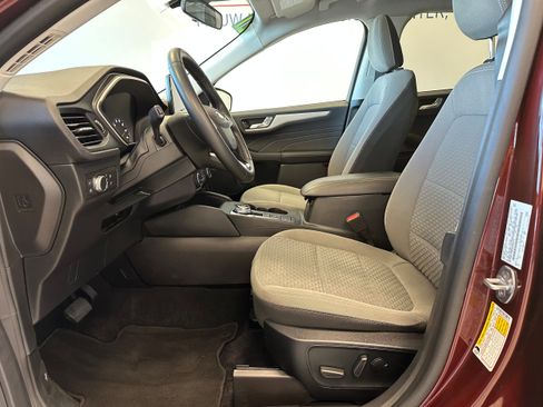 Used 2021 Ford Escape SE w/ SE Sport Appearance Package image 11