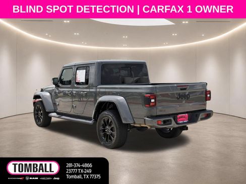 Used 2023 Jeep Gladiator Overland AWD/4WD image 5