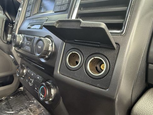 Used 2017 Ford F350 XLT w/ Camper Package image 31