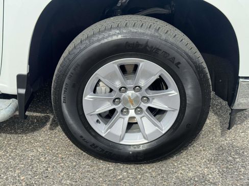 Used 2025 Chevrolet Silverado 1500 W/T image 9