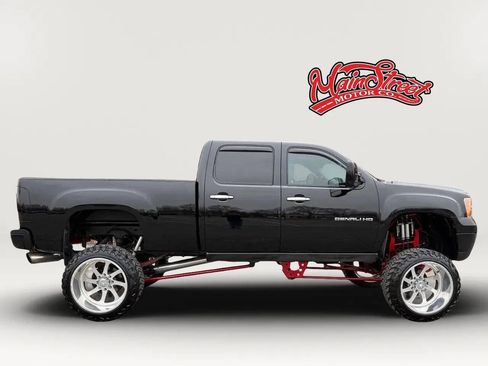 Used 2011 GMC Sierra 2500 Denali w/ Suspension Package, Off-Road AWD/4WD image 8