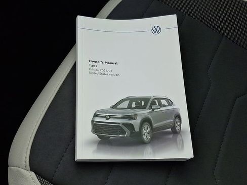 Certified 2025 Volkswagen Taos SE w/ Panoramic Sunroof Package image 26