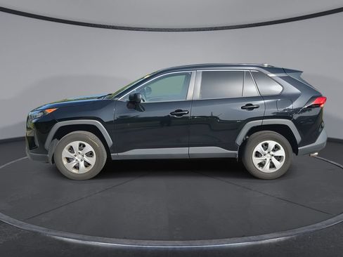 Used 2021 Toyota RAV4 LE FWD image 5