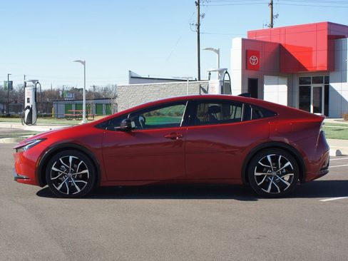 Used 2025 Toyota Prius Base image 12