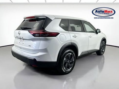 Used 2025 Nissan Rogue SV AWD/4WD image 2