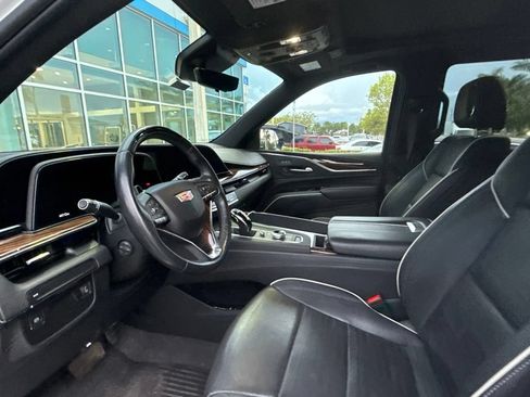 Certified 2023 Cadillac Escalade Premium Luxury RWD image 3