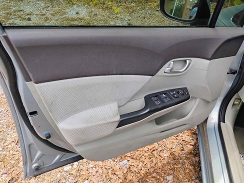 Used 2012 Honda Civic Hybrid Sedan image 10