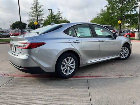 New 2026 Toyota Camry LE image 5