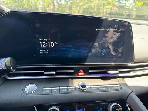 Certified 2025 Hyundai Elantra Limited FWD image 20