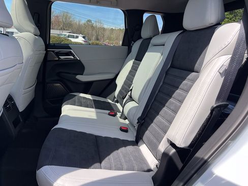 New 2026 Mitsubishi Outlander SE image 30