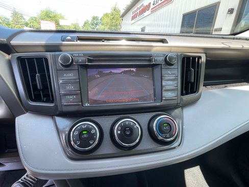 Used 2013 Toyota RAV4 LE AWD/4WD image 14