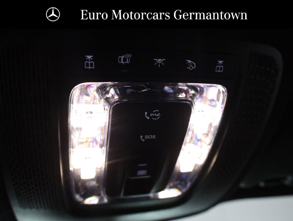 Used 2023 Mercedes-Benz GLB 250 4MATIC w/ Premium Package image 24