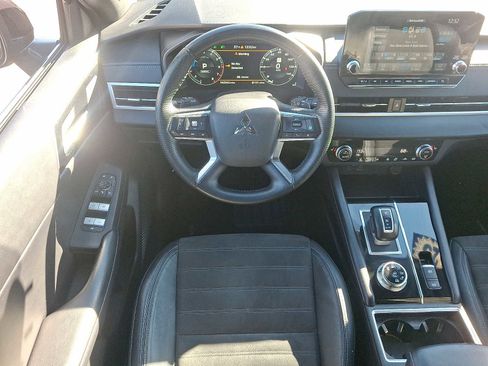 Used 2023 Mitsubishi Outlander SE Black Edition image 12