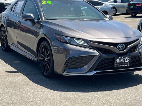 Used 2024 Toyota Camry XSE FWD image 11