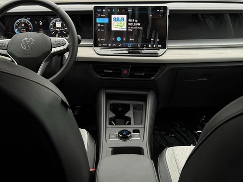 New 2025 Volkswagen Tiguan SE image 25