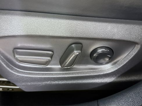 Used 2022 Toyota Prius XLE FWD image 22