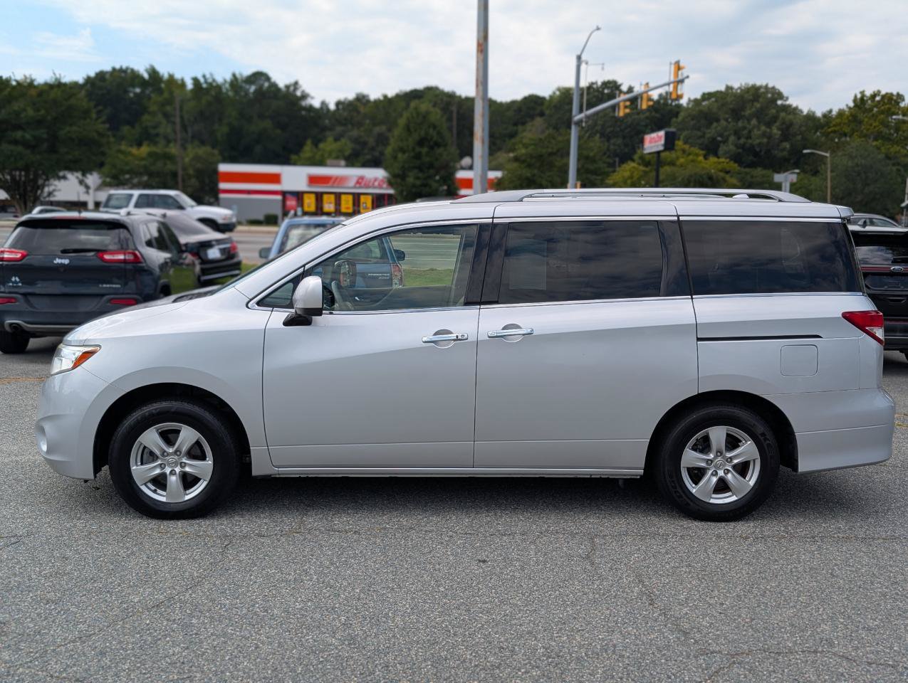 Used 2017 Nissan Quest SV FWD image 3