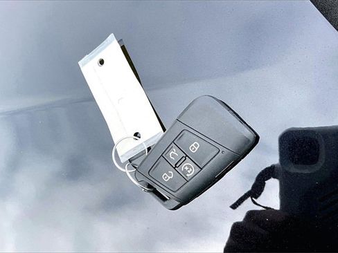 Used 2024 Volkswagen Tiguan SE R-Line w/ MDO Package, Two-Row image 10