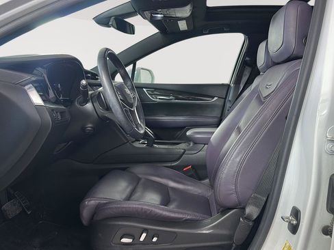 Used 2017 Cadillac XT5 Luxury w/ Driver Awareness Package image 4