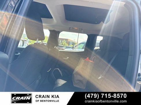 Used 2017 Jeep Renegade Latitude w/ Cold Weather Group AWD/4WD image 17