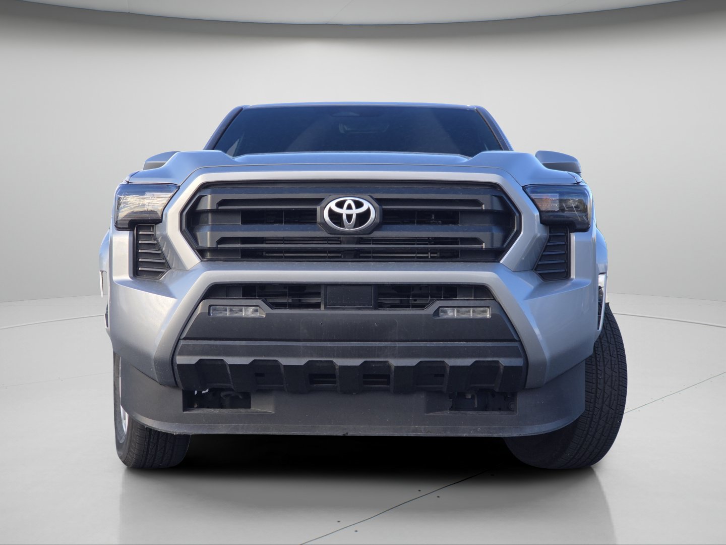 Used 2025 Toyota Tacoma SR5 AWD/4WD image 3