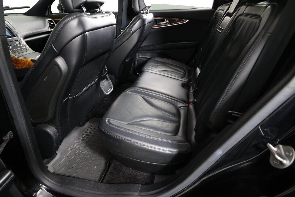 Used 2016 Lincoln MKX Reserve w/ Climate Package FWD image 17