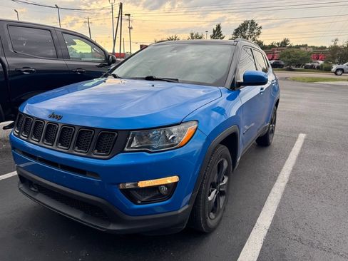 Used 2021 Jeep Compass Latitude w/ Sun and Sound Group AWD/4WD image 1